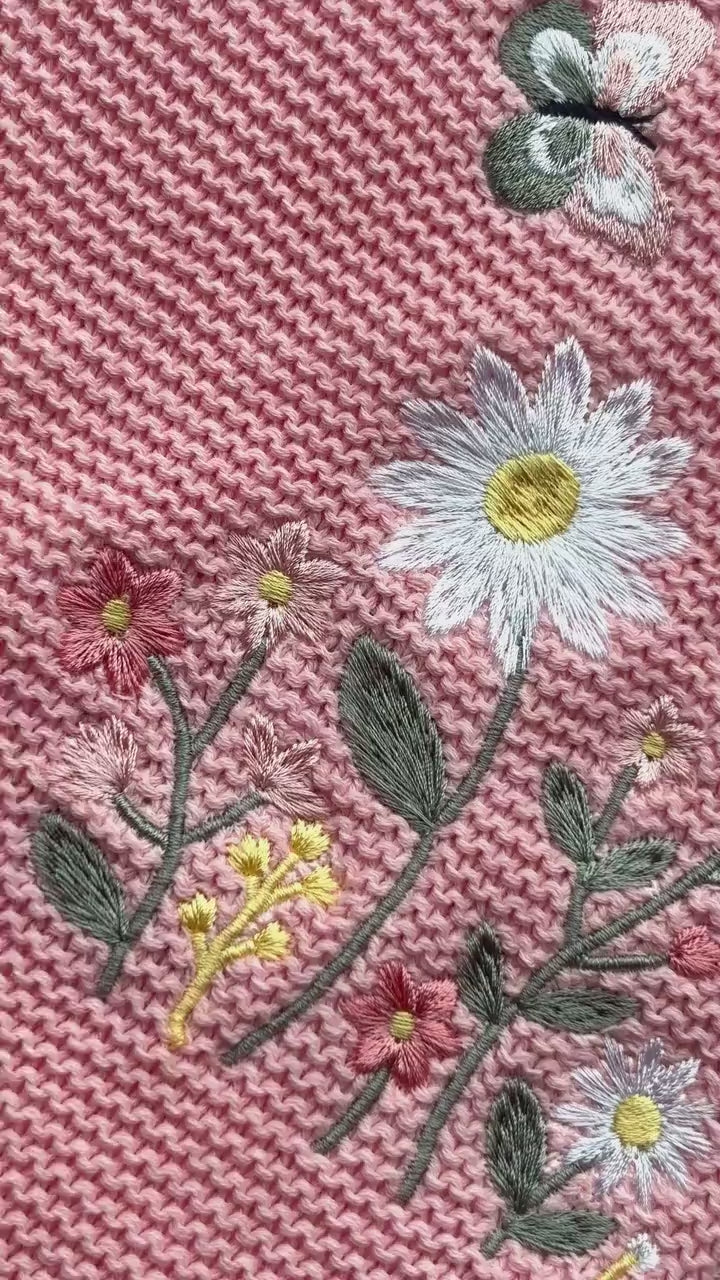 Video Personalized Flower Baby Blanket On Moses Basket